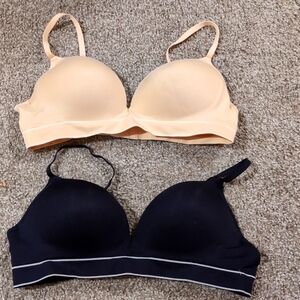 2 padded seamless, no wire bras szL , Undercover